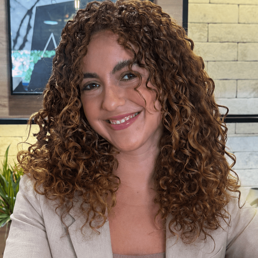 thais pitombo